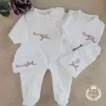 Conjunto babygrow branco primeira roupinha, body, calça e gorro